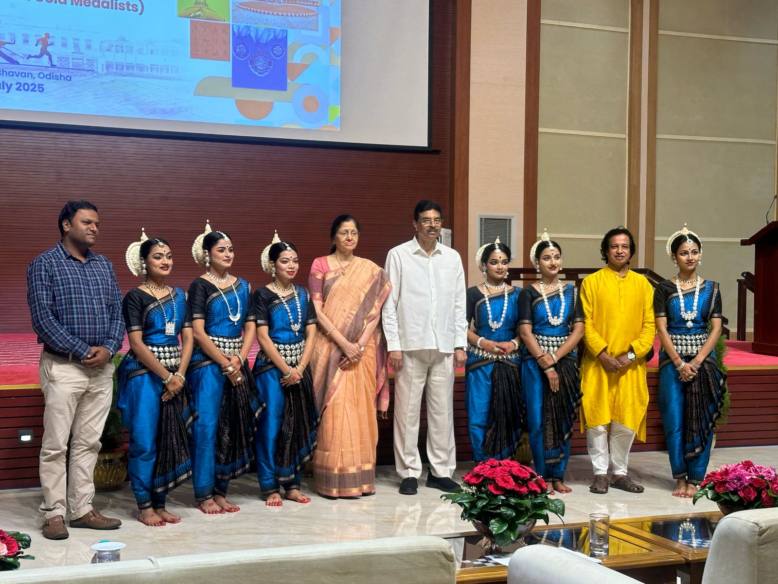 Odissi Dance by Utkal University of Culture at Rajbhavan, Bhubaneswar on the occasion of Felicitation Ceremony